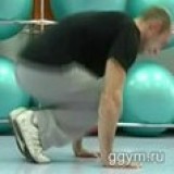 Подтягивания коленей к груди в упоре лёжа